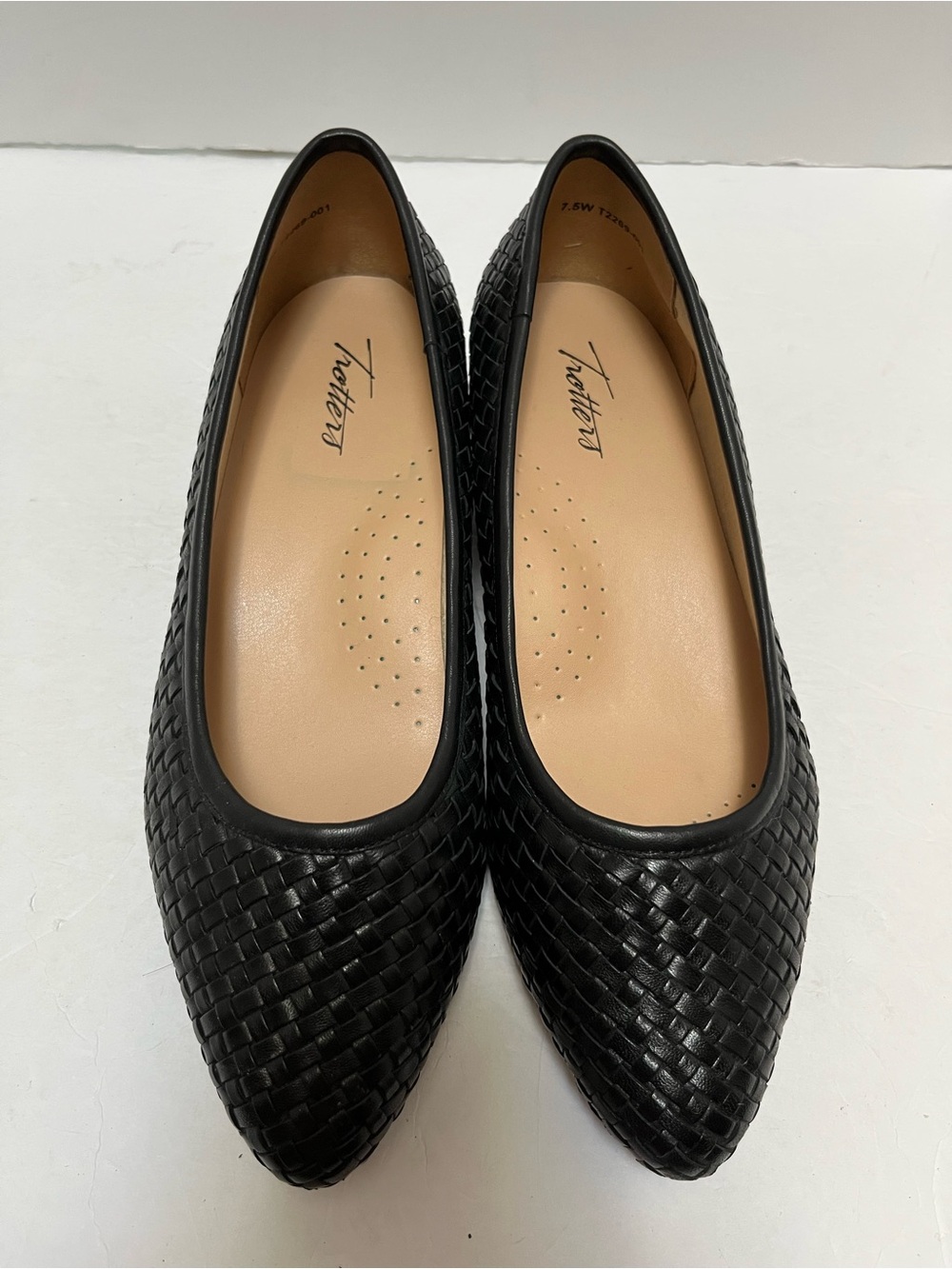 Trotters Jade Black Woven Leather Pointed Toe Pumps Shoes Like new
